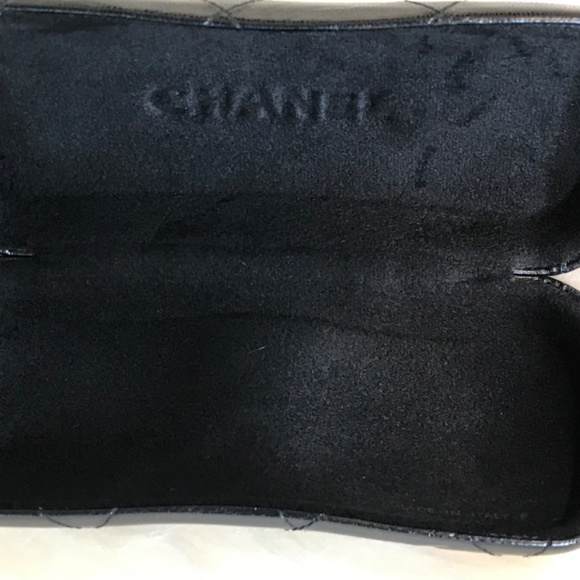 CHANEL Black Quilted 100% Leather Sunglass Case With Silver Logo - Picture 10 of 16